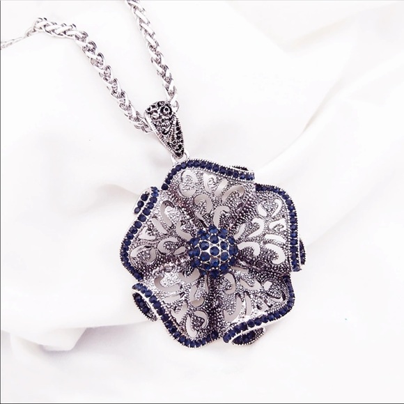 Vintage Flower Necklace - Picture 3 of 3